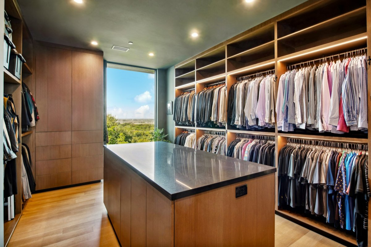  Practical Closet Organizers in North Vancouver Homes 