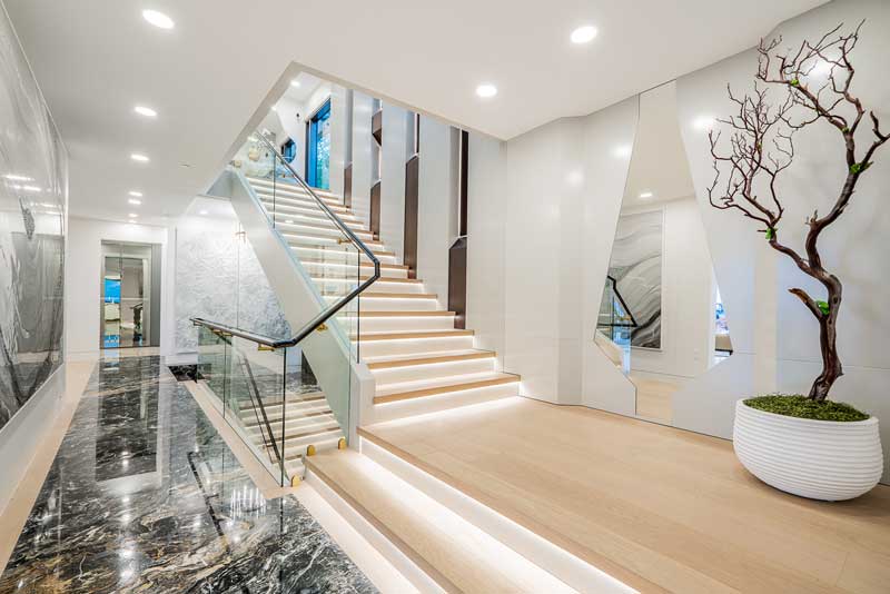  Clear Glass Railings in Burnaby Homes and Outdoor Spaces 