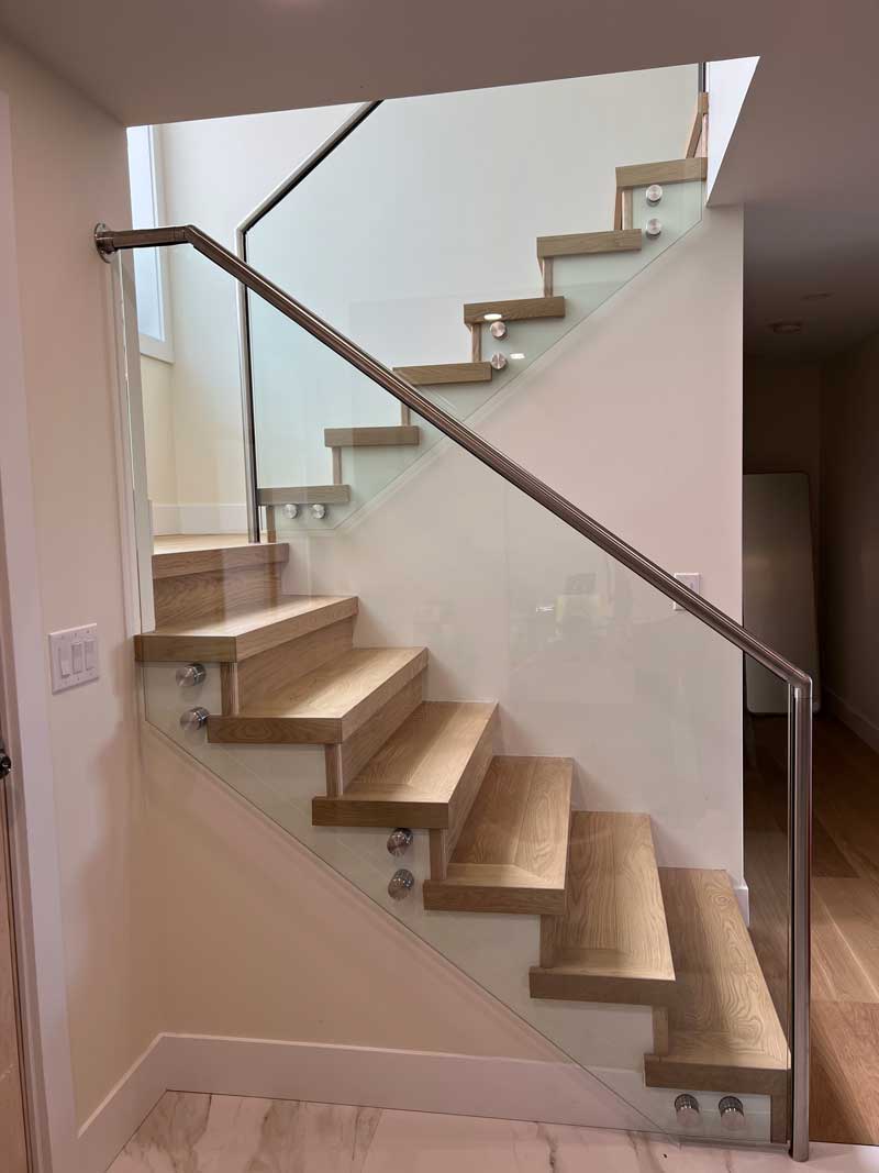  Modern Glass Railings in UBC Homes and View Spaces 